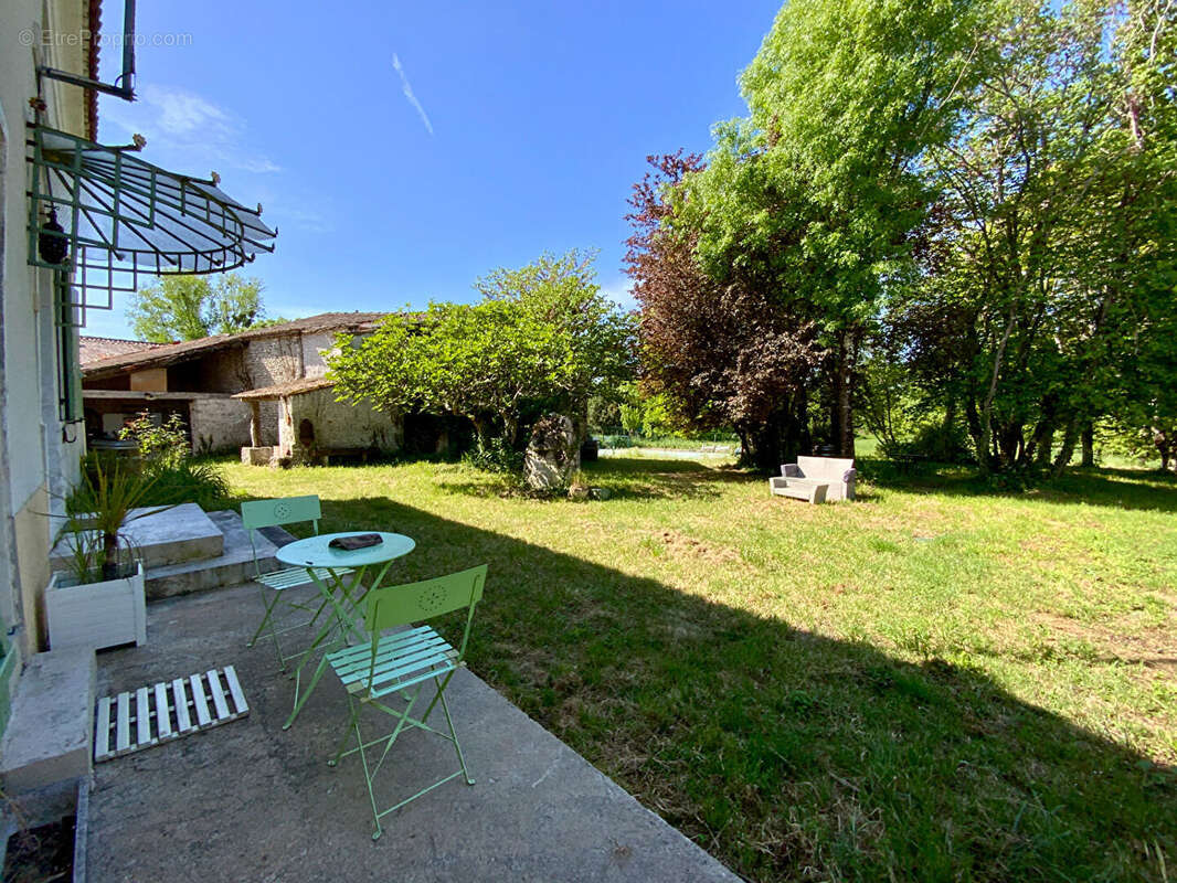 Longère atypique 6 pièces , piscine  et dépendances - photo 14