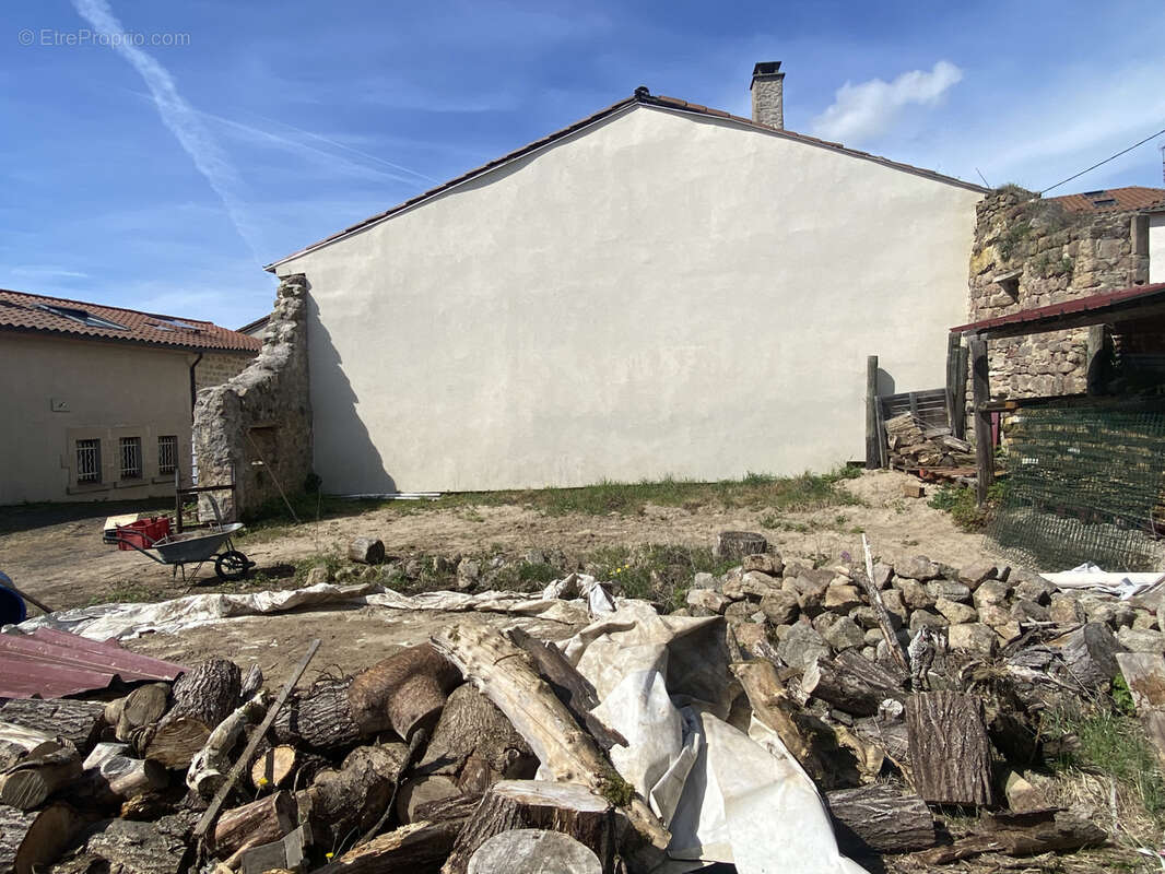 Maison en pierre de 177 m2 terrain de 130 m2 sur les hauteur de Bas en Basset - photo 2