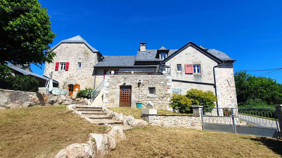 LUNAC  Propriété de caractère en pierre rénovée ?220 m² habitables  Dépendances  Spa Terrain 1 805 m² - photo 18