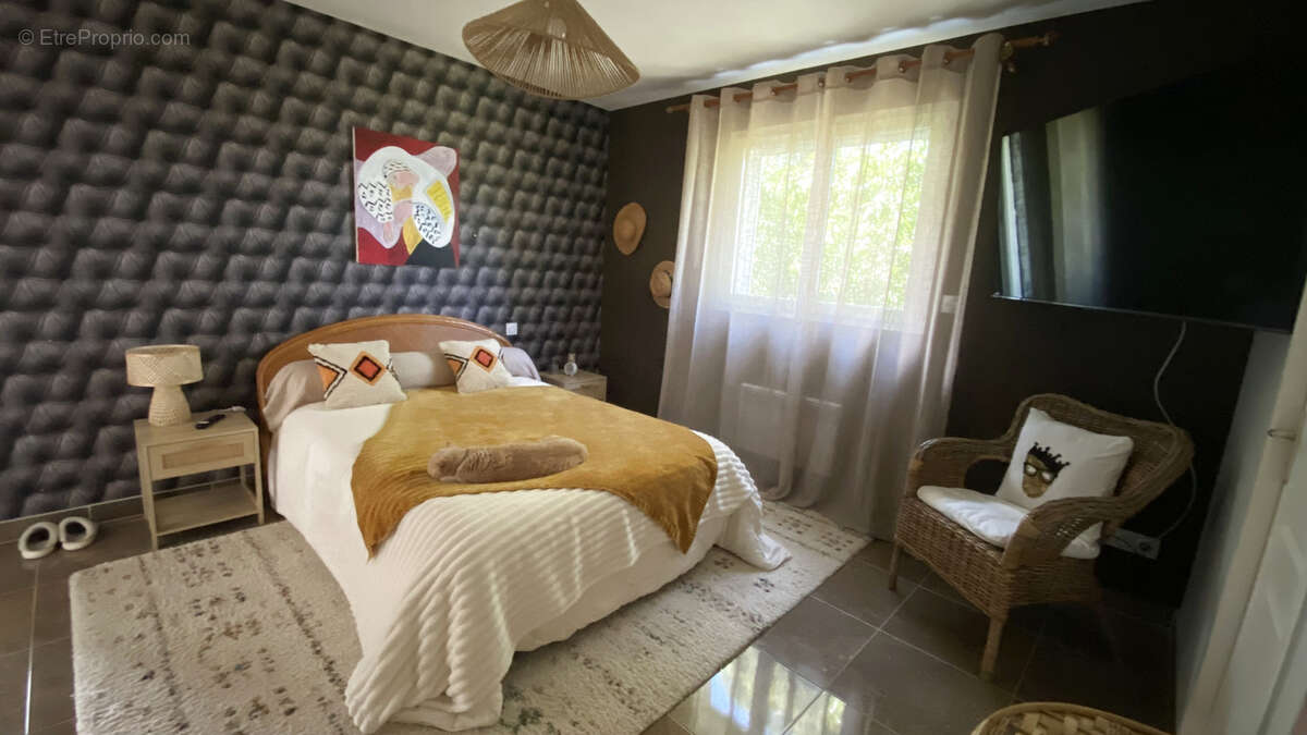 A vendre   Villa T6 de 151 m2 avec piscine et garage   Moux - photo 8