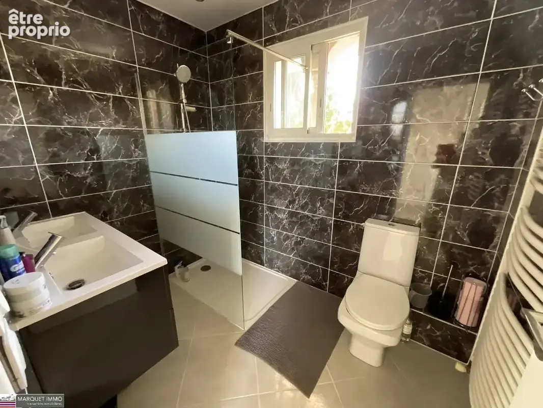 Coup de cur assuré pour cette superbe villa d'architecte T6 offrant 214 m² sur 902 m² de terrain clos paysagé et intimiste... - photo 17