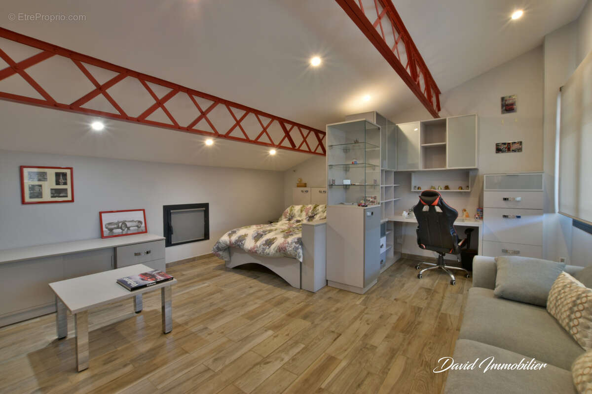 Villa 3 faces - 320 m2 + terrain constructible - photo 8