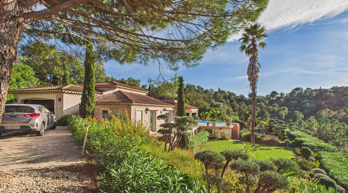 Appartement à LA LONDE-LES-MAURES