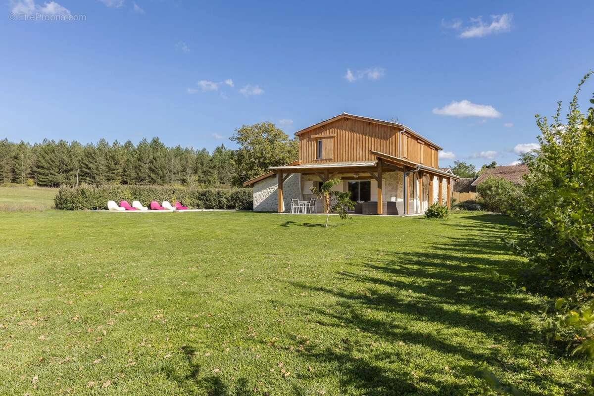 Superbe grange contemporaine rénovée, proche de Saint-Émilion. - photo 2