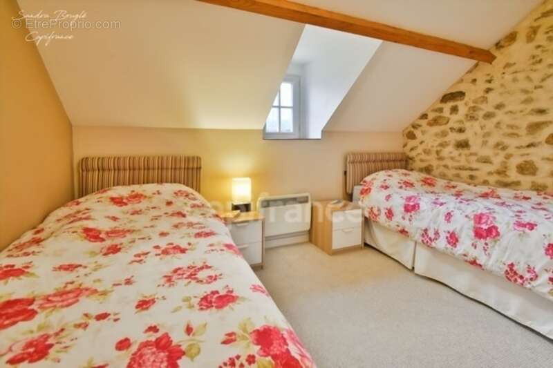 Maison à vendre 8 pièces Maison 228 m2  SAINTE GEMMES LE ROBERT (53) - photo 15