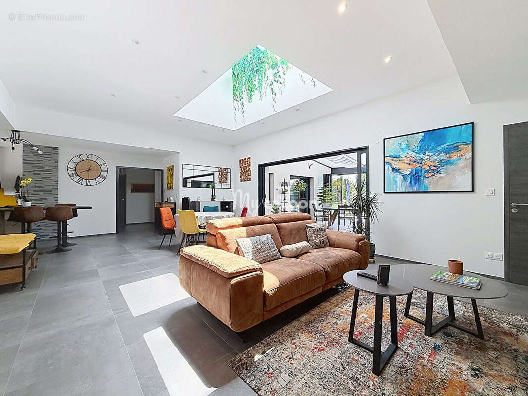 Montagnat - Maison familiale - 6 pièces - 203,25m2 - Piscine - photo 8