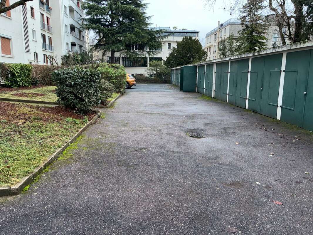 Parking à ISSY-LES-MOULINEAUX