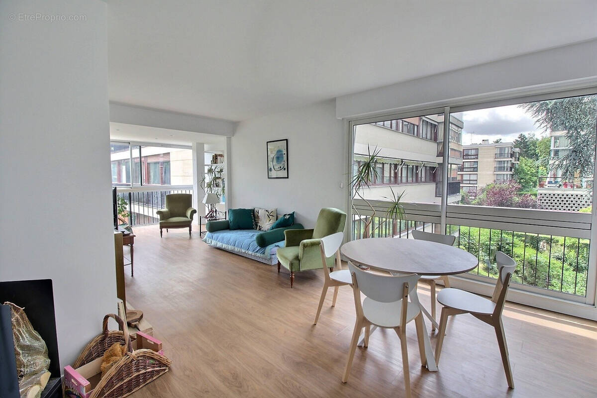 Appartement à FONTENAY-LE-FLEURY