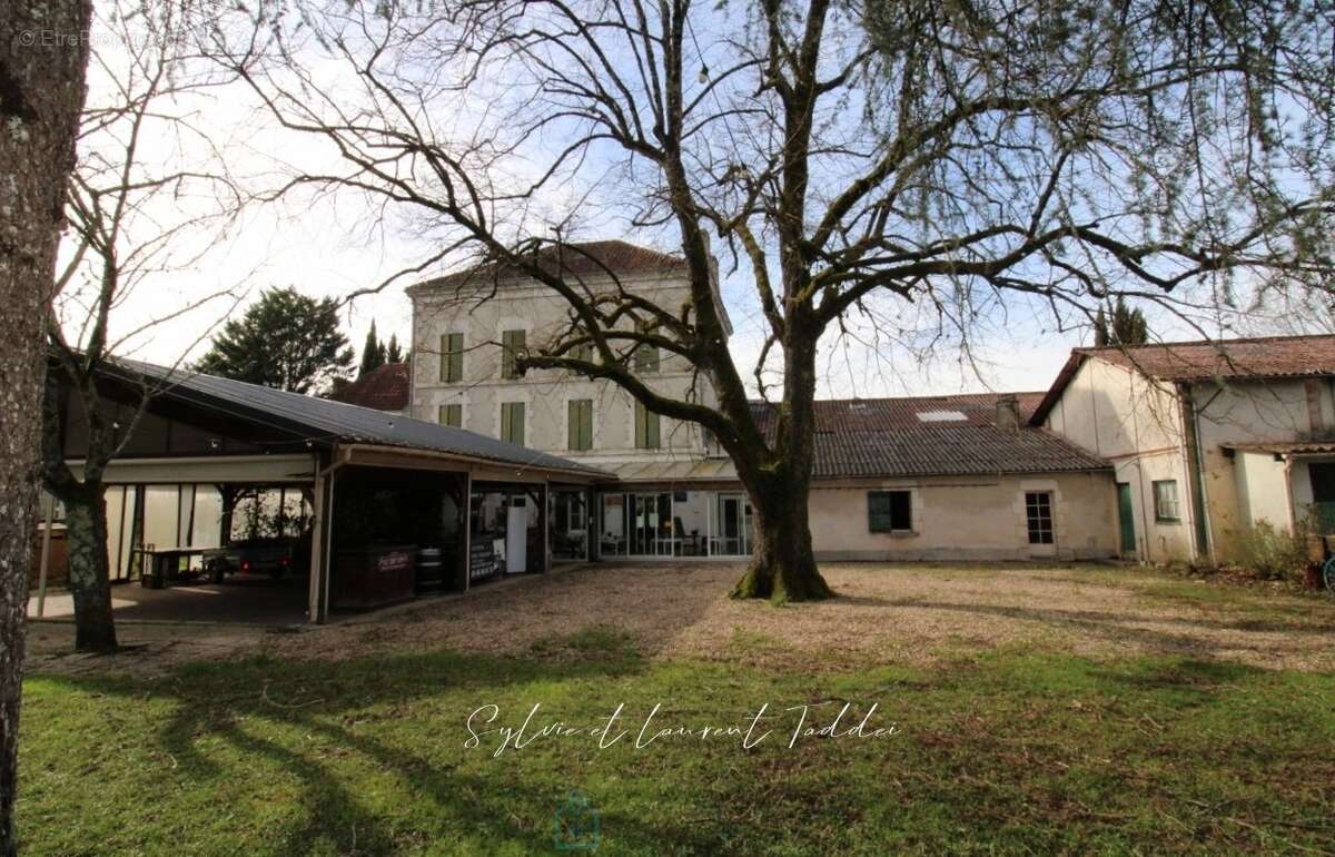 Commerce à MONTGUYON