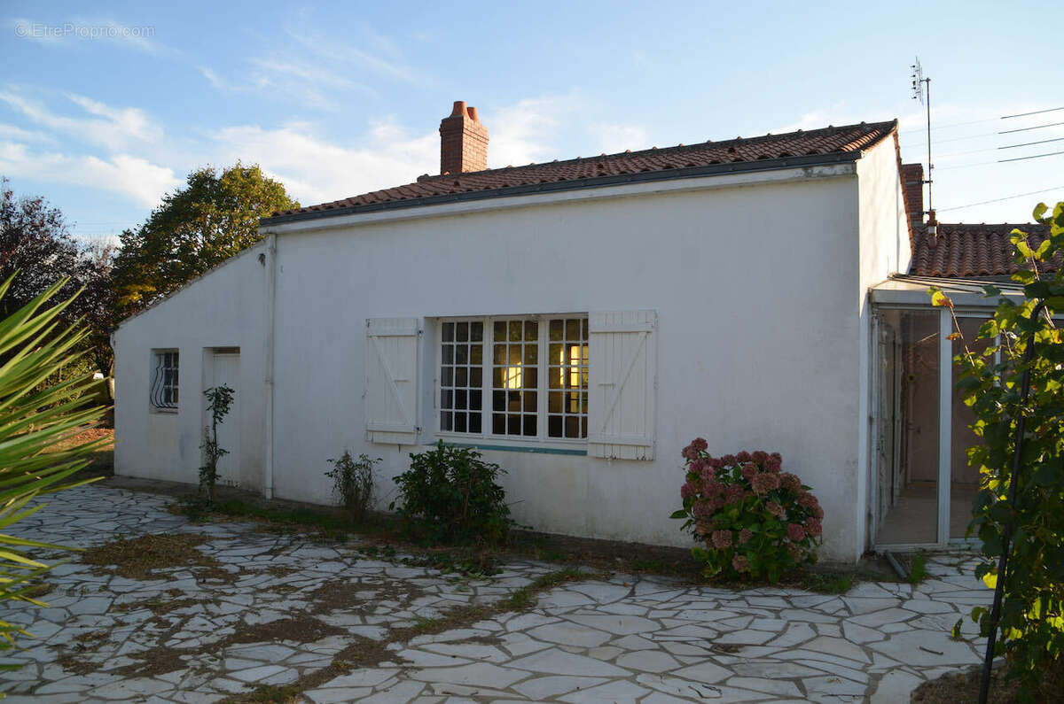Maison en pierres de plain-pied à rénover - ST JEAN D HERMINE - 85210 - photo 8