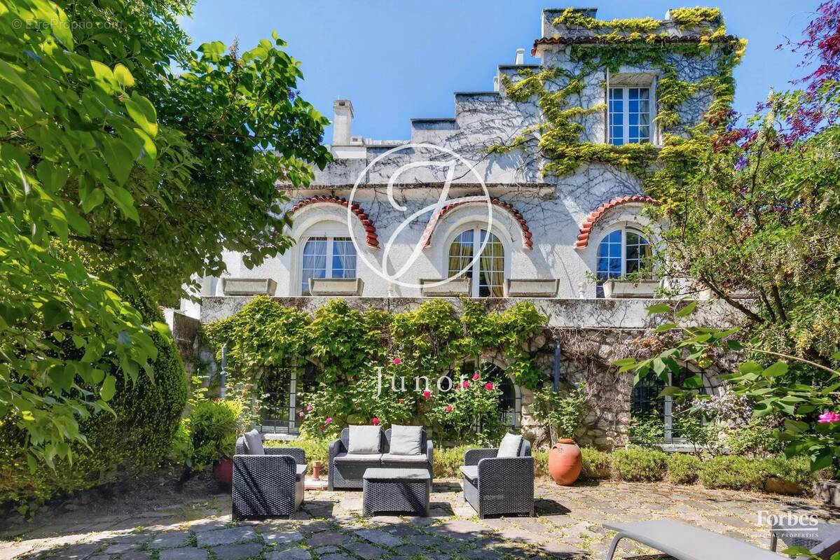 Maison à SURESNES