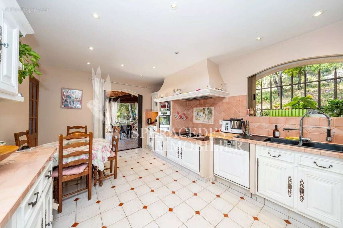 Maison à SAINT-CEZAIRE-SUR-SIAGNE