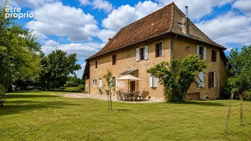 Maison de 8 pièces principales - photo 1