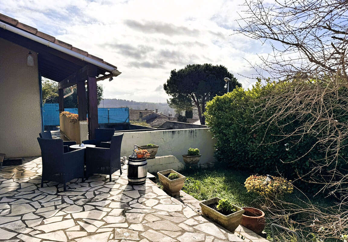 Carcassonne Grazailles pavillon plain-pied 101 m² sous-sol complet 3 chambres terrain 423 m² terrasses sans vis-à-vis cheminée i - photo 9