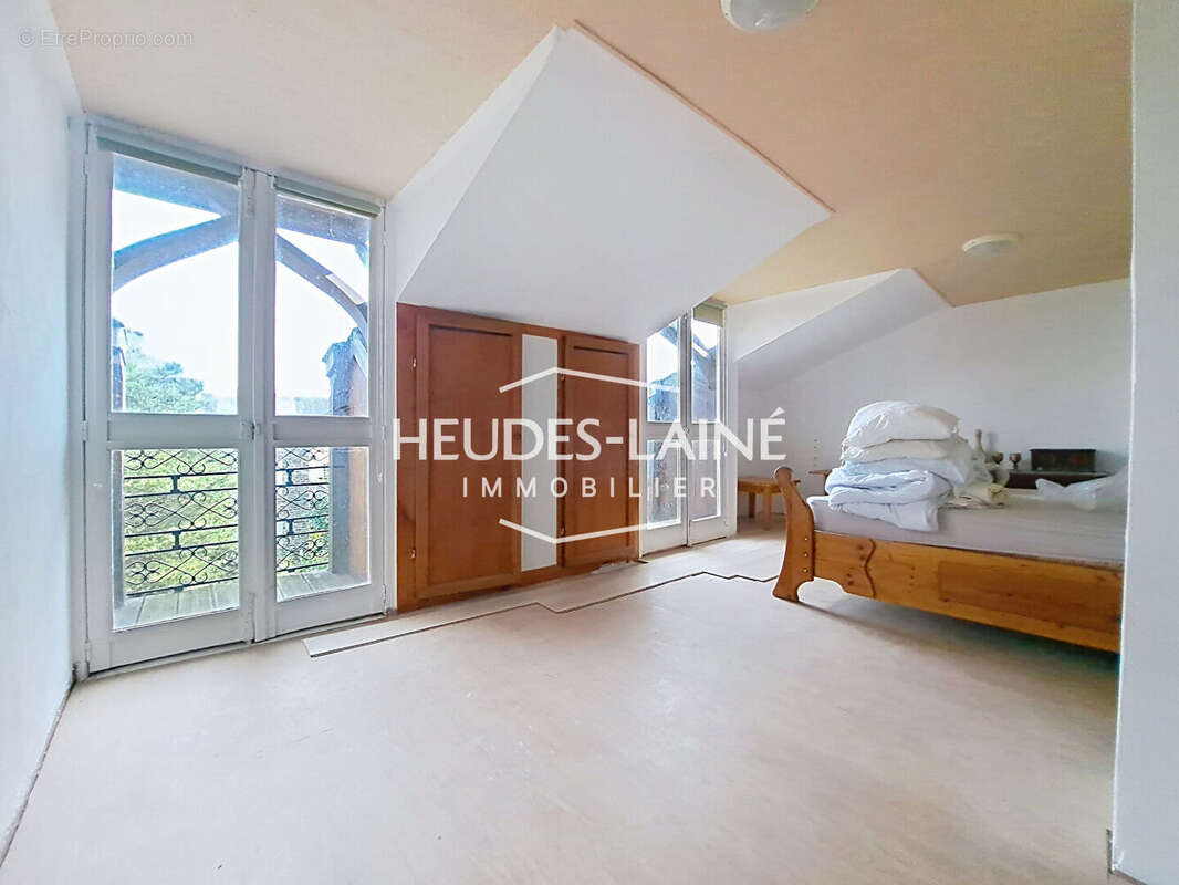 Propriété à vendre - spacieuse maison principale et appartement indépendant - SAINT HILAIRE DU HARCOUET - 50600 - photo 6