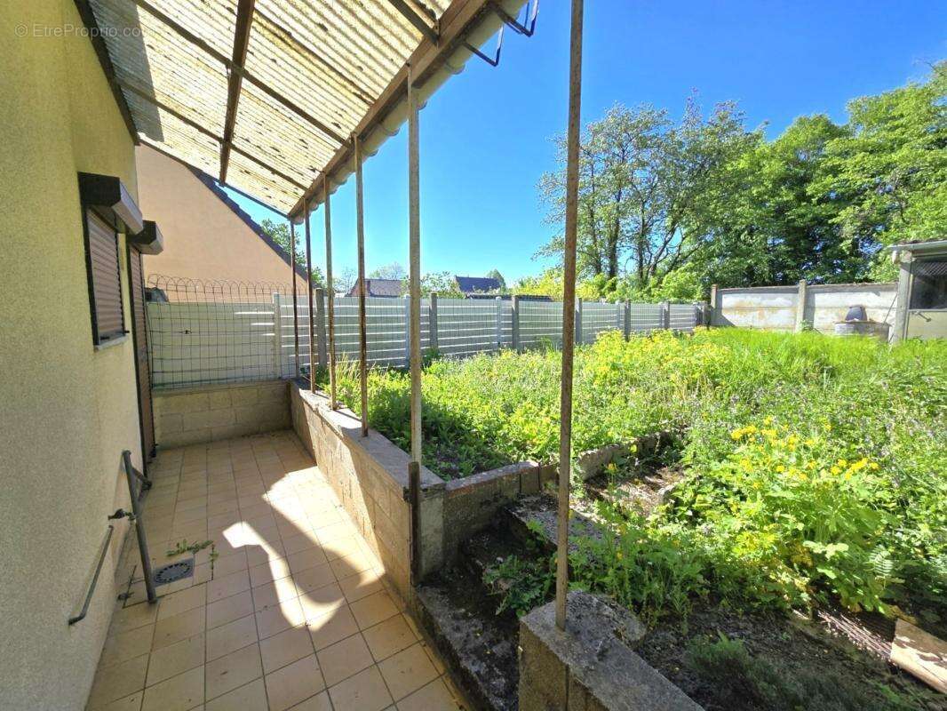 HIRSON (02) -  Vente maison avec 2 chambres , grenier aménageable, terrasse et terrain  - photo 2