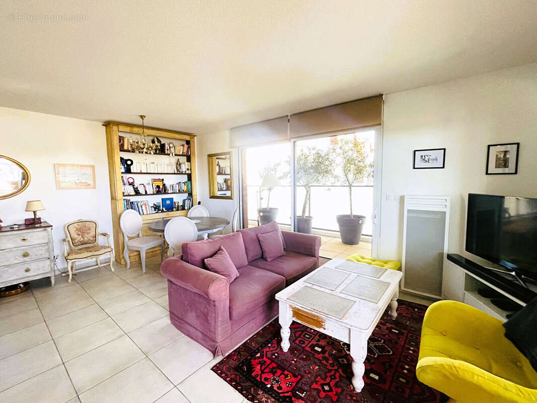 MAUGUIO 4 pièces 3 chambres 2 S.de bain, Terrasse en L 37 m2, parking + garage fermé - photo 9