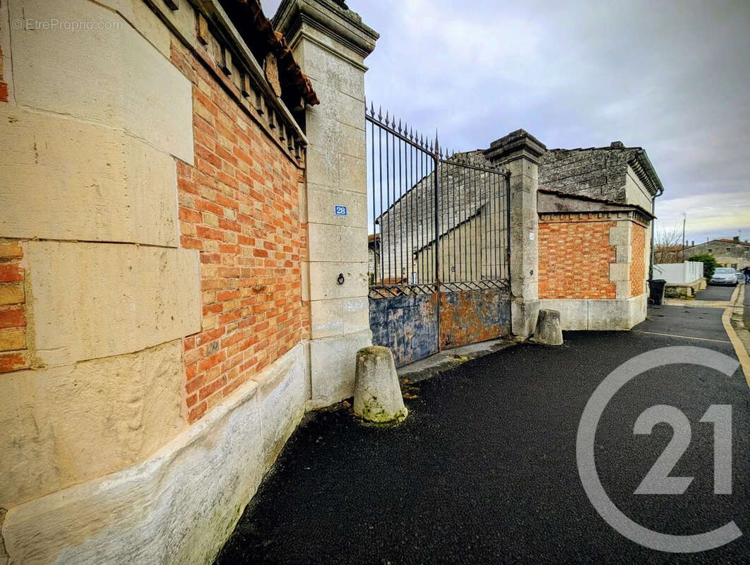 Maison à ECURY-SUR-COOLE