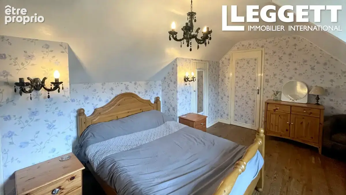 Charmante maison en pierre avec trois chambres, garage, bois et petit hangar. Sur un terrain de 3 380 m² - photo 10