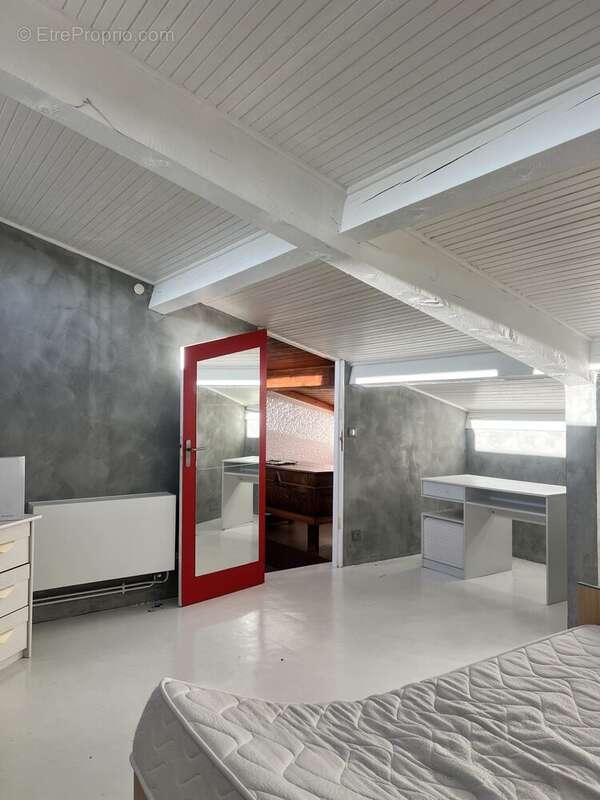 Commerce à LA FOUILLOUSE