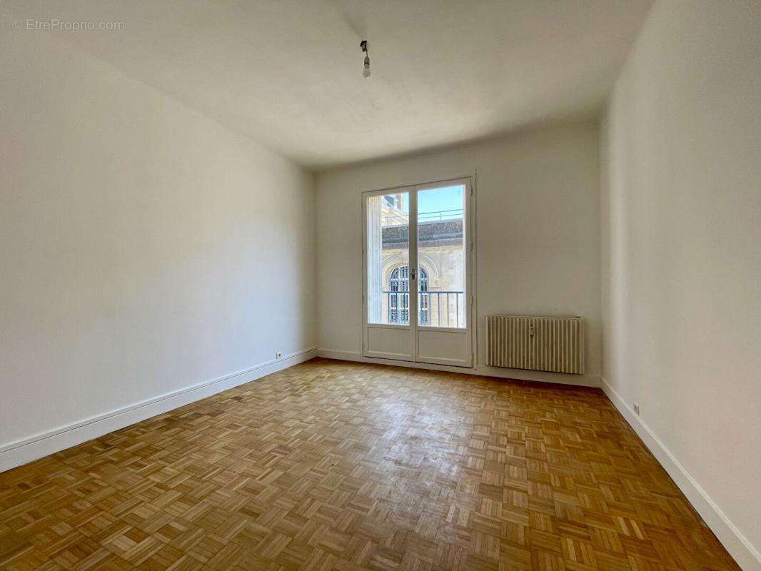 T3 lumineux et spacieux de presque 90 m2 sans vis-a-vis- Centre-Ville Quimper - photo 10