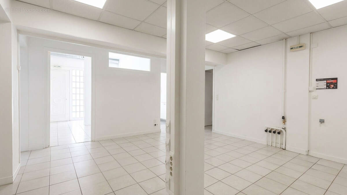 Bureaux 114 m² au rdc à 100m de la place Michelet - photo 4