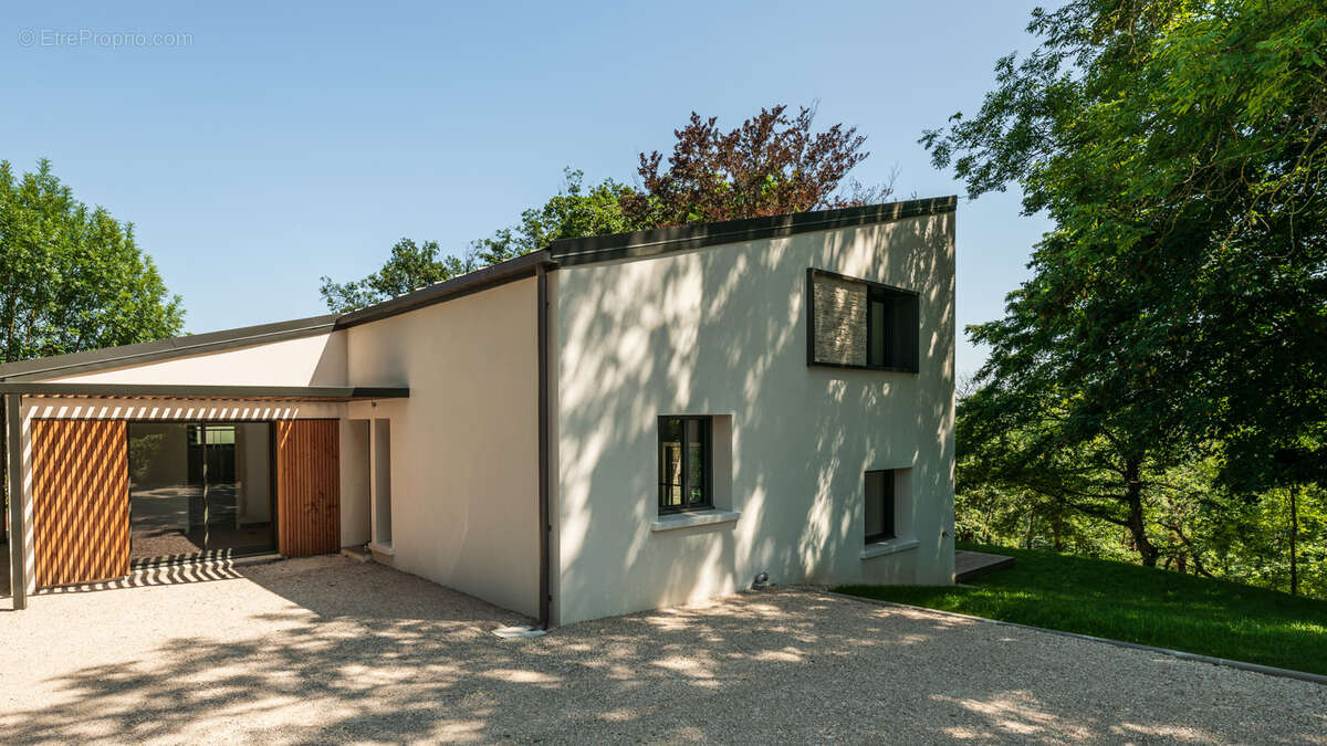 Maison à TASSIN-LA-DEMI-LUNE