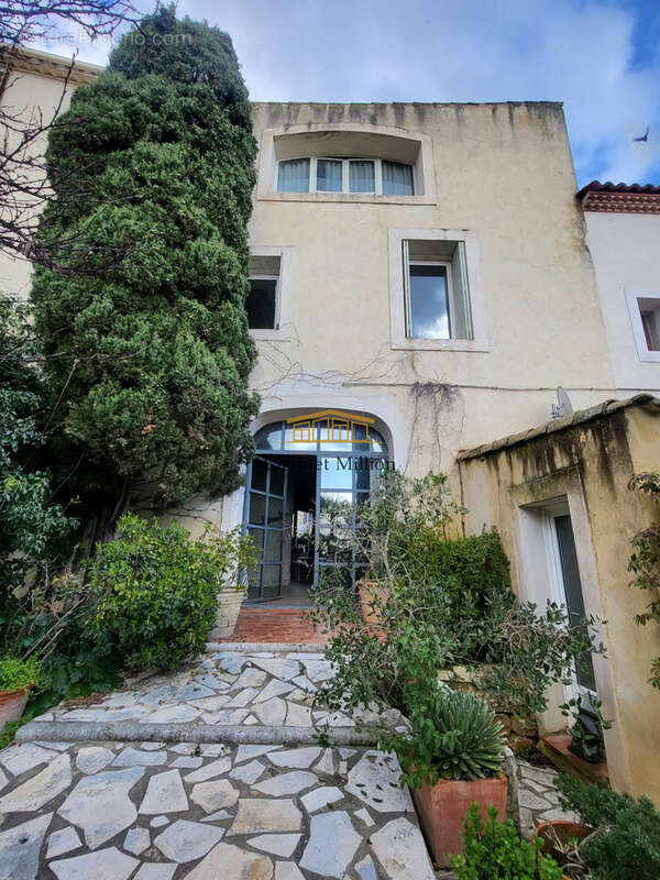Maison à VIC-LA-GARDIOLE