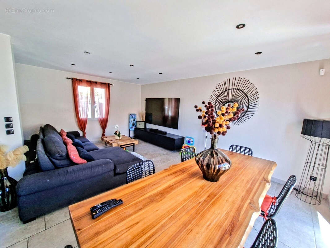 Maison à LE CASTELLET