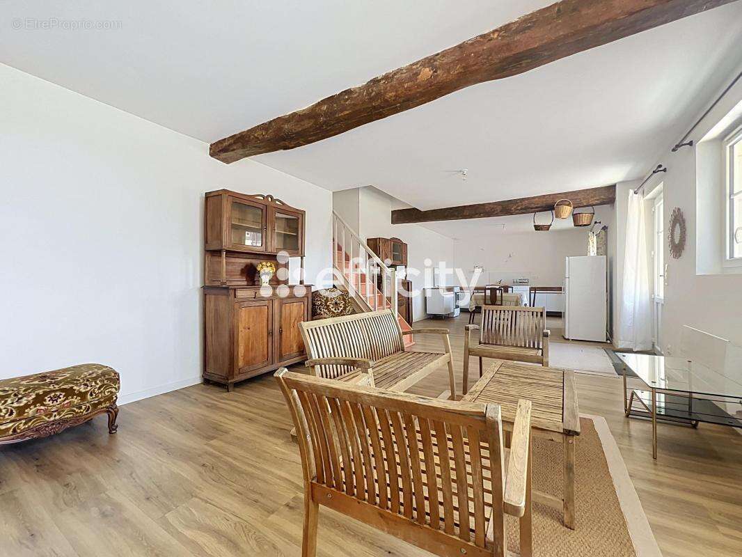 Maison 107 m² à Restigne  - photo 3