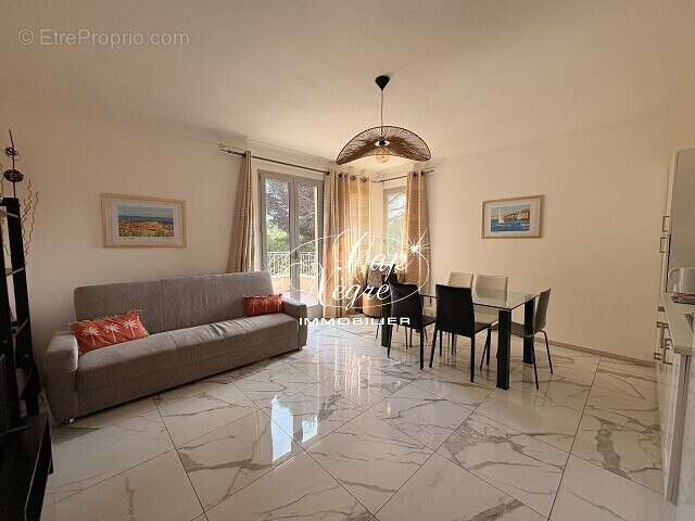 Appartement à GRIMAUD