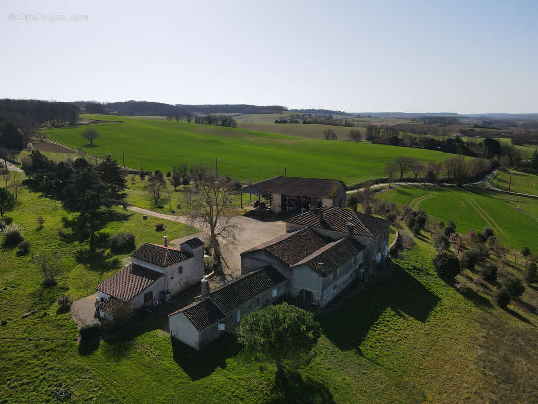Hameau entouré de chênes truffiers et de cèdres - photo 14