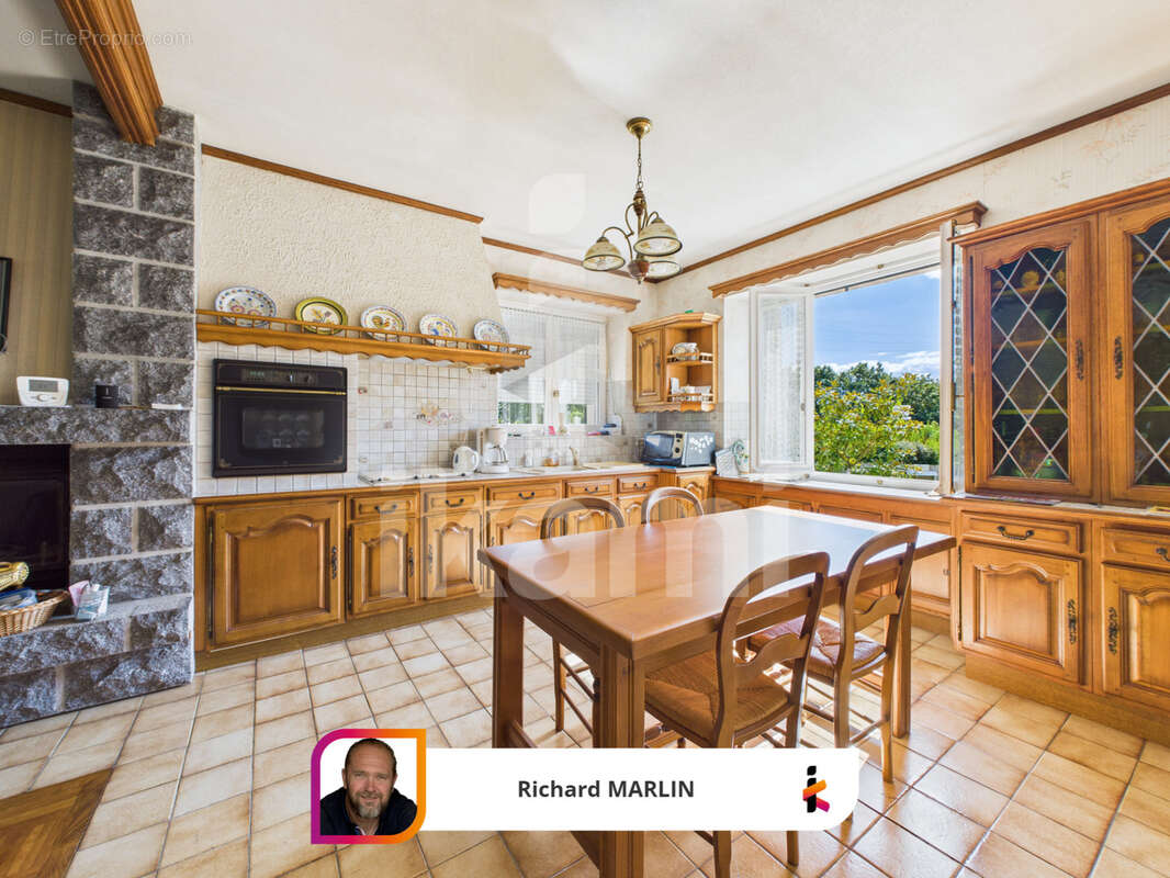 Maison à CHATEAUNEUF-DU-FAOU