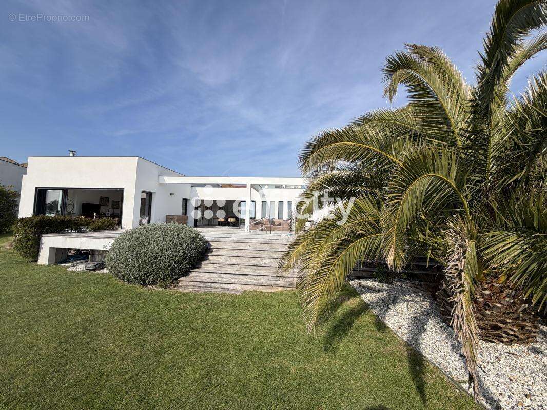 Maison à MESCHERS-SUR-GIRONDE