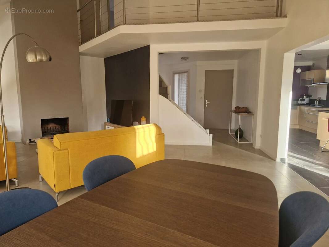 Maison à VOISINS-LE-BRETONNEUX