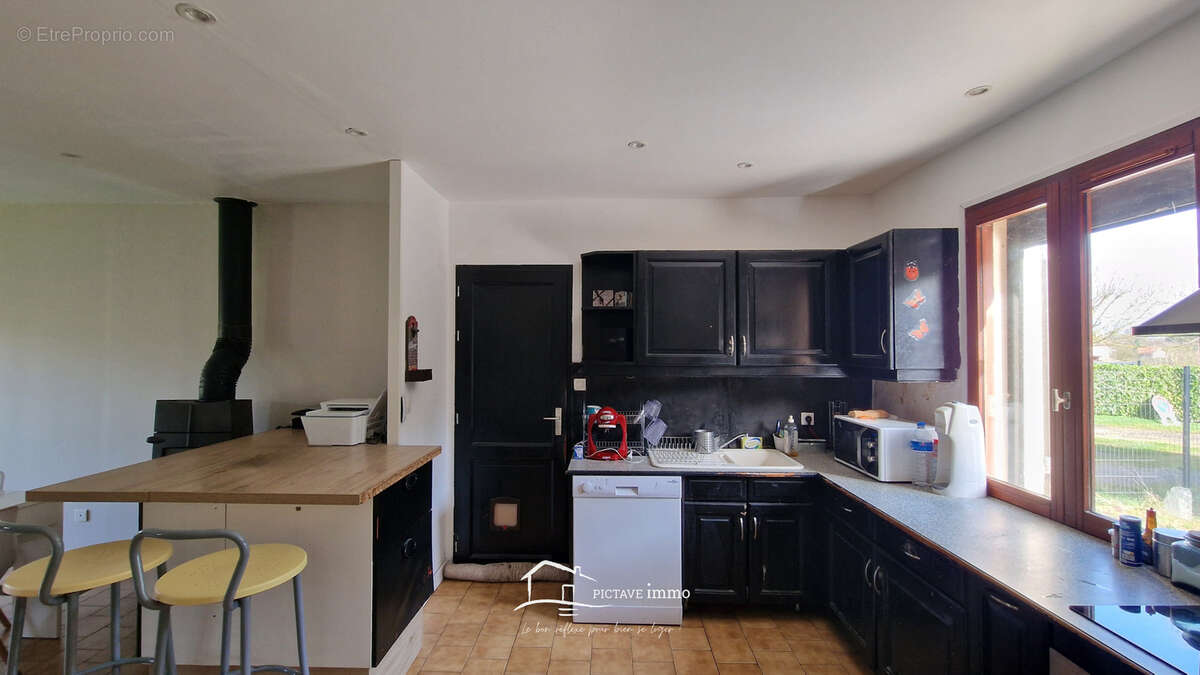 Maison de plain-pied familiale avec 4 chambres, au calme et sans vis-à-vis à proximité de Lusignan - photo 4