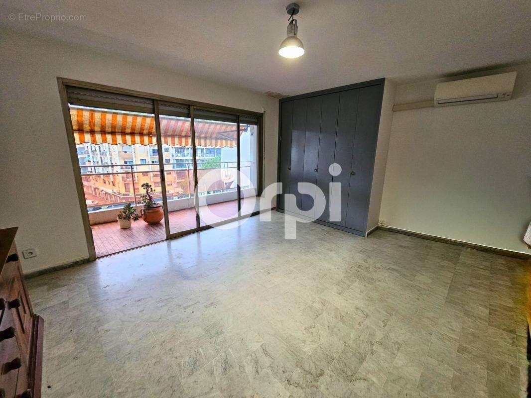 Appartement à MANDELIEU-LA-NAPOULE