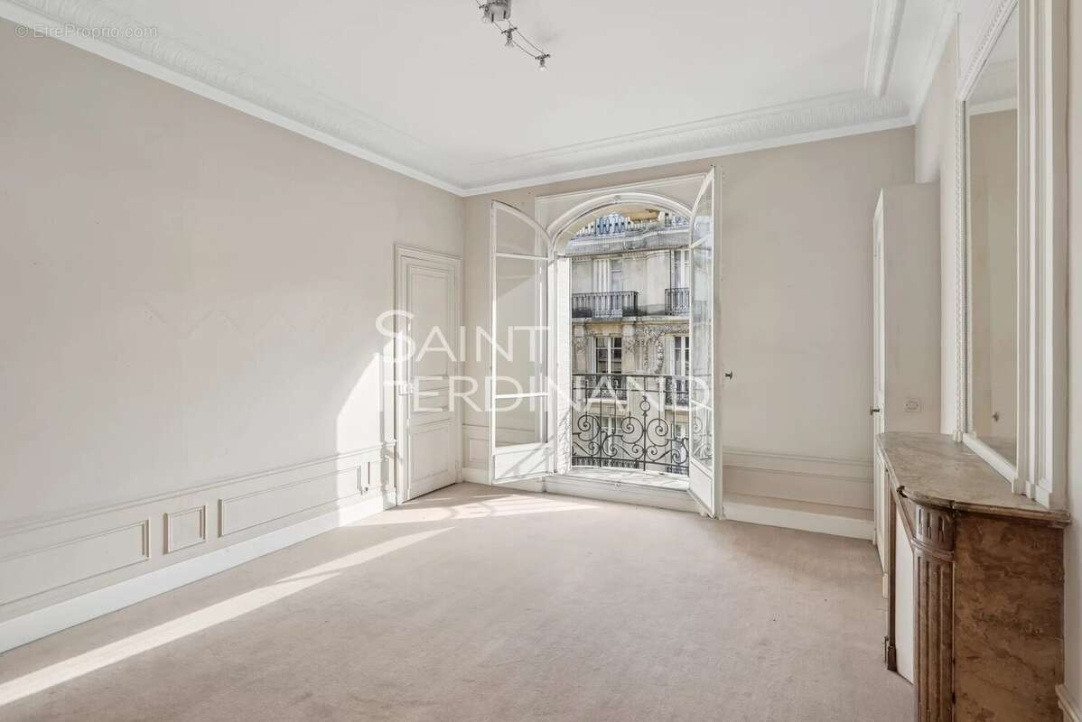 Appartement à NEUILLY-SUR-SEINE