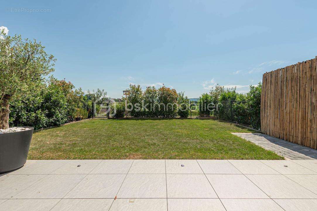 Magnifique T3 en rez-de-jardin / Place de parking / Cave / Garage en sus - photo 15