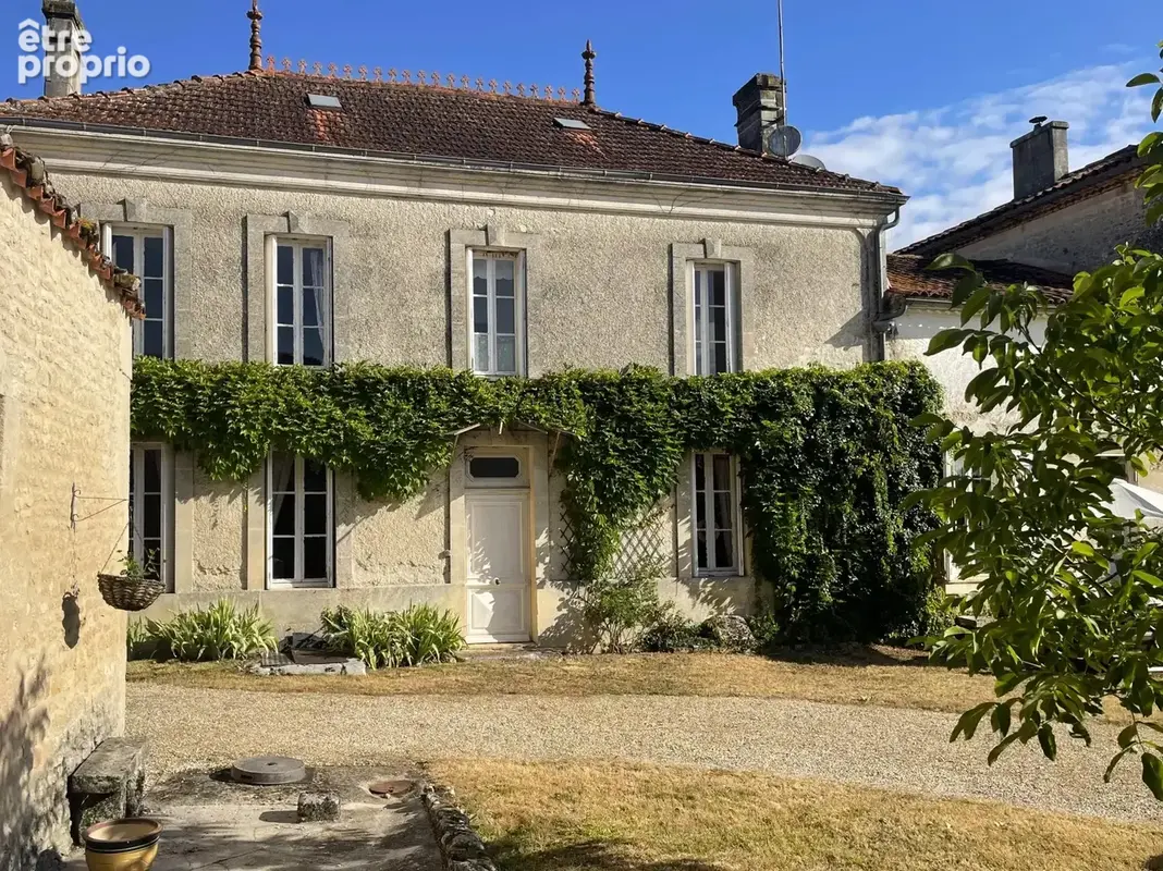 Maison à SAINT-PIERRE-DE-JUILLERS