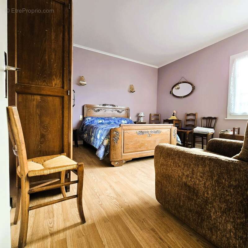 Maison à BAGE-LE-CHATEL