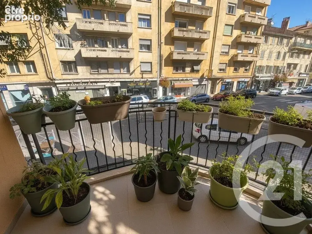 Appartement 1 pièce 37 m² à vendre à Toulon (83200) - photo 2