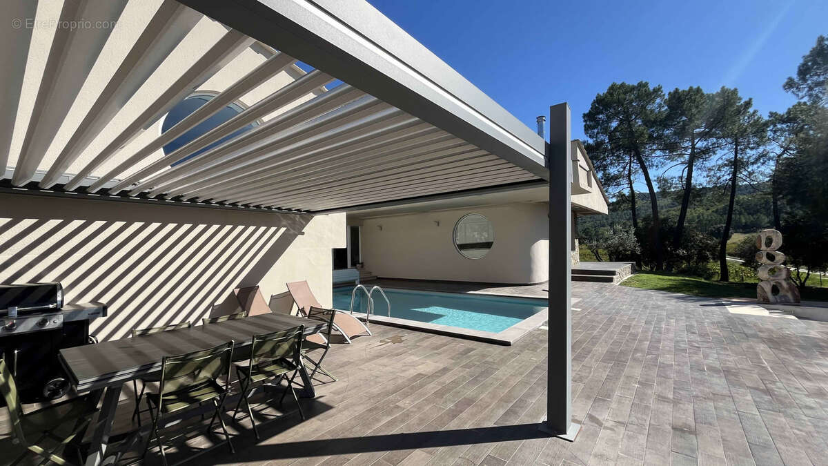 Maison à SAINT-MARCEL-DE-CAREIRET