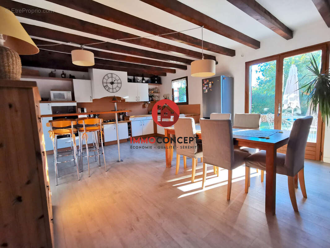 Maison à SAINT-VICTOR-LA-COSTE