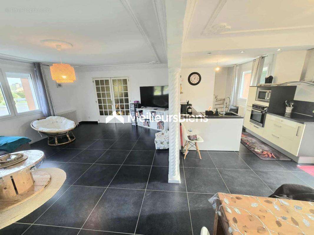 Maison à PRIX-LES-MEZIERES