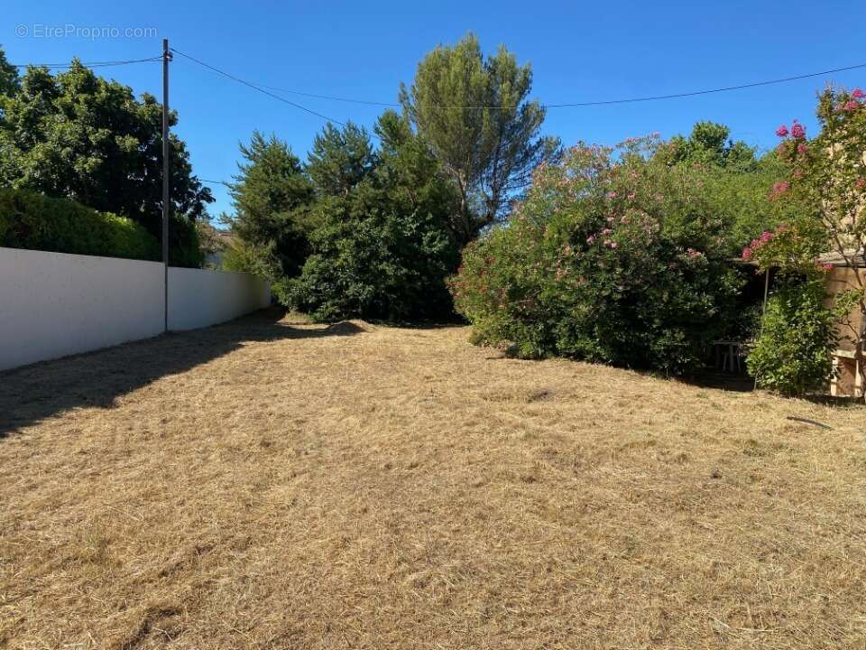 Terrain 300 m² à Gardanne  - photo 4