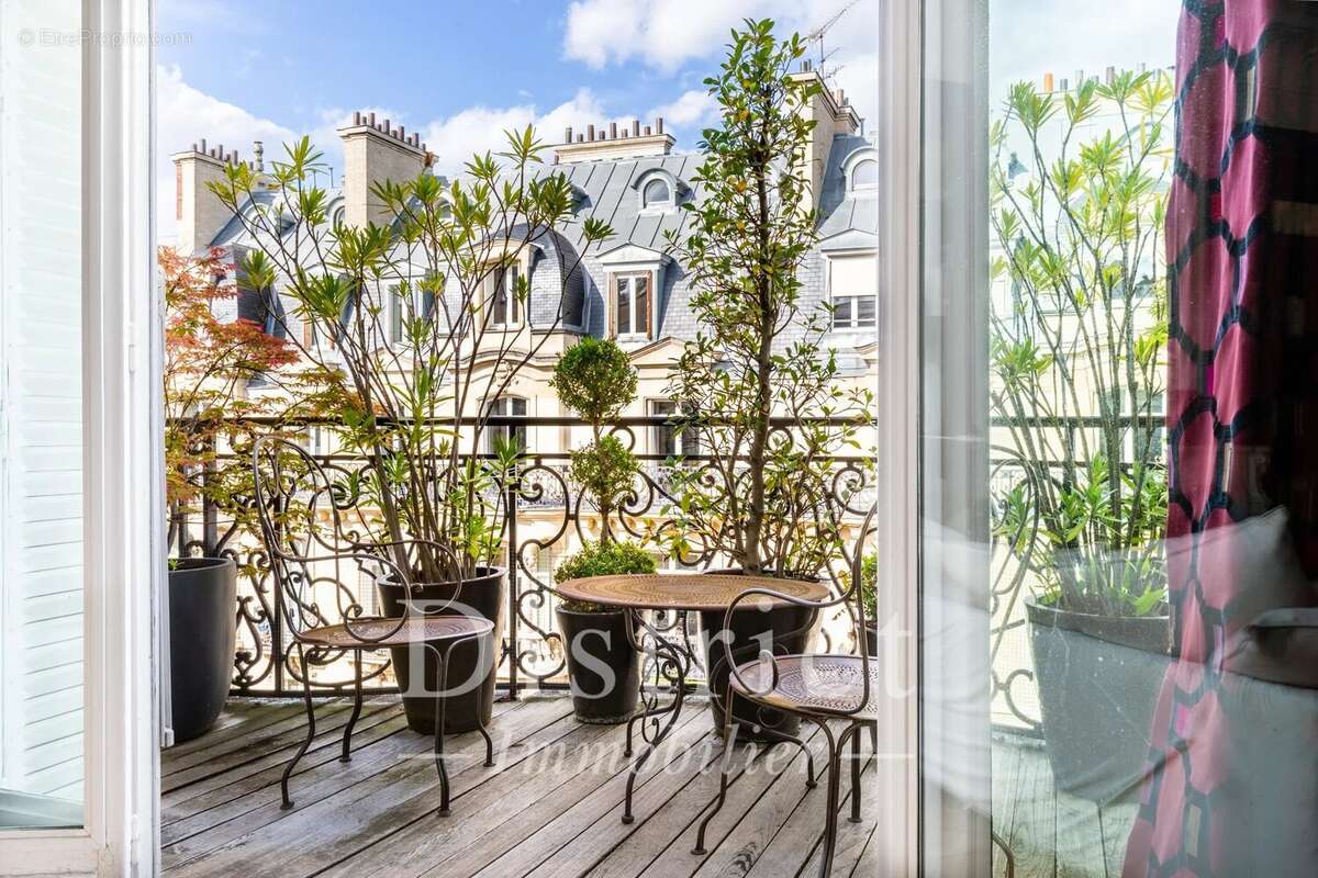 Appartement à PARIS-17E