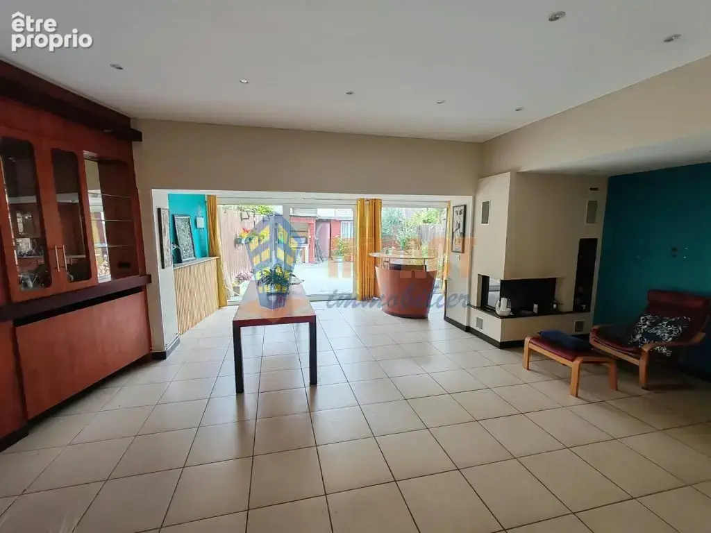 Maison en centre ville aux beaux volumes, en parfait état, 3 chambres, salle de bain et salle d'eau, terrasse - photo 4