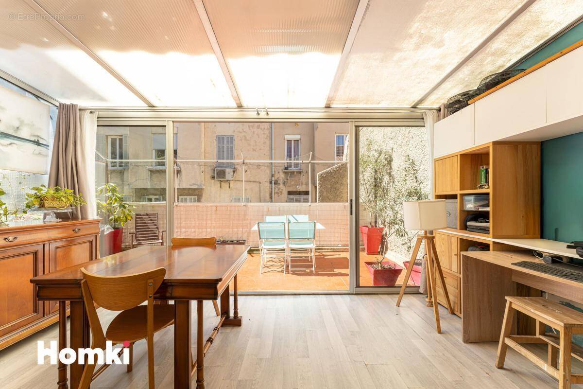Appartement à MARSEILLE-5E
