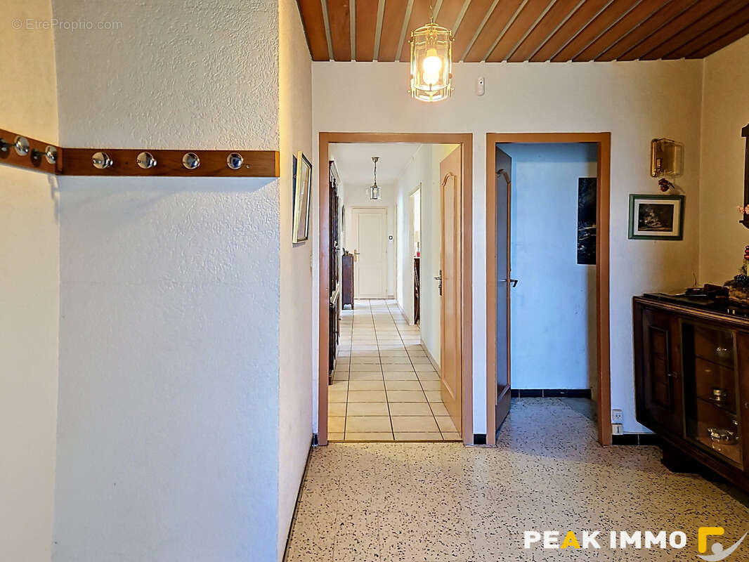 Maison à CRANVES-SALES